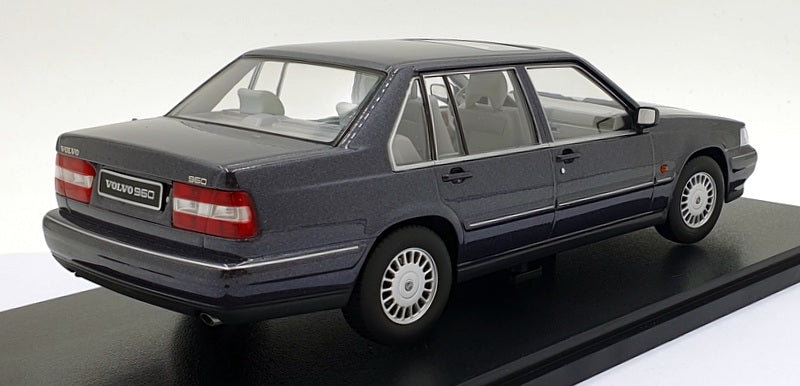 Triple9 1/18 Scale T9-1800303 - Volvo 960 - Aubergine Pearl