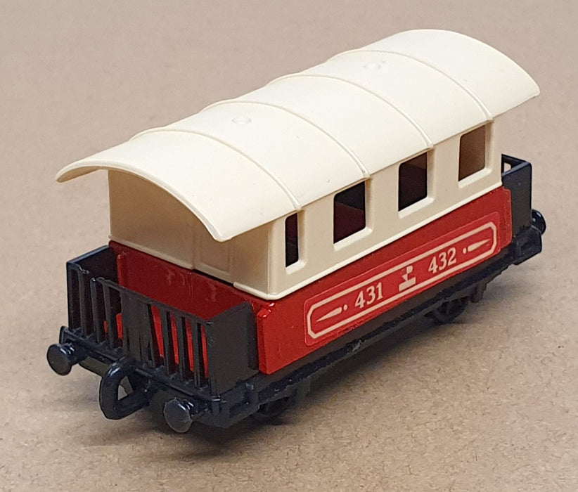 Matchbox 75 Small Scale No. 44 - Passenger Coach - Cream/Red