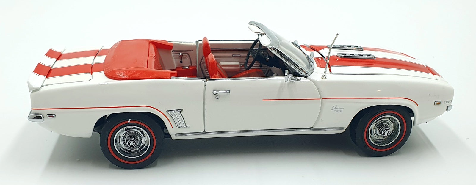 Danbury Mint 1/24 Scale DMCHEV69 - 1969 Chevrolet Camaro SS - White/Red