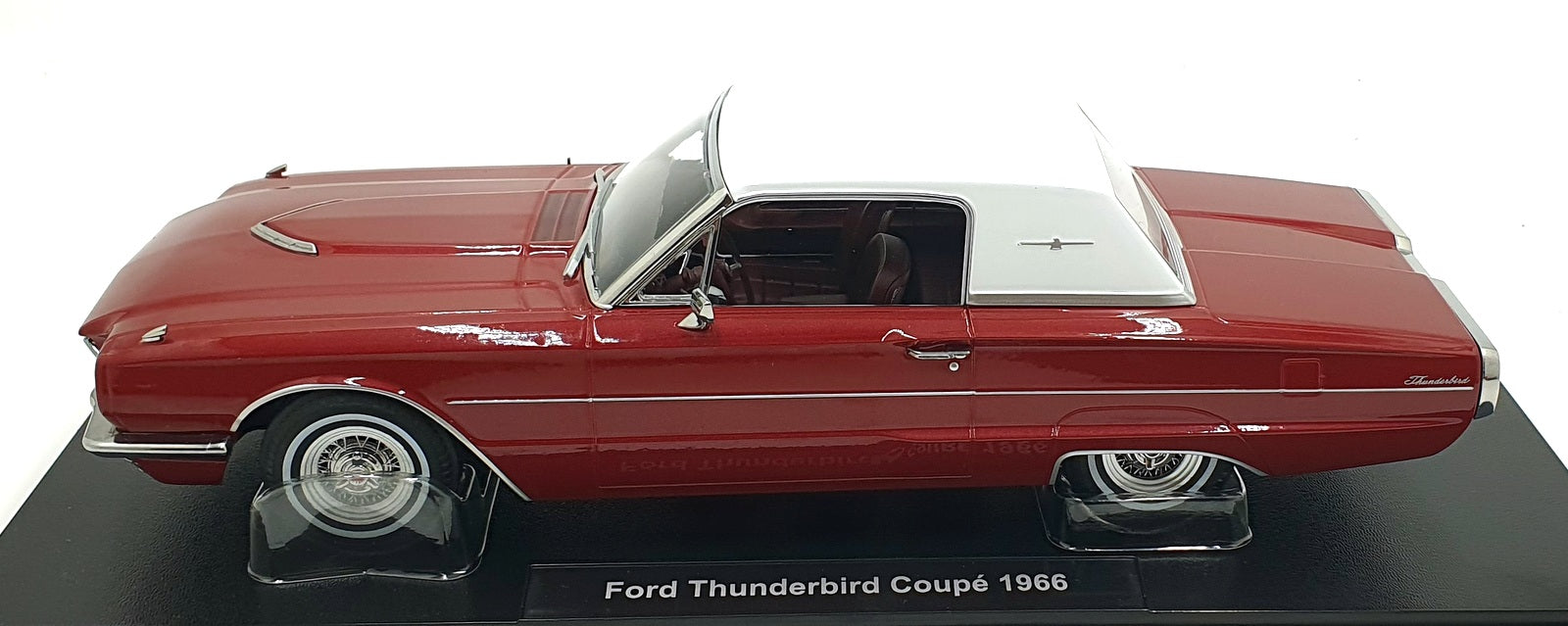 KK Scale 1/18 Scale KKDC181381 - 1966 Ford Thunderbird Coupe - Red/White