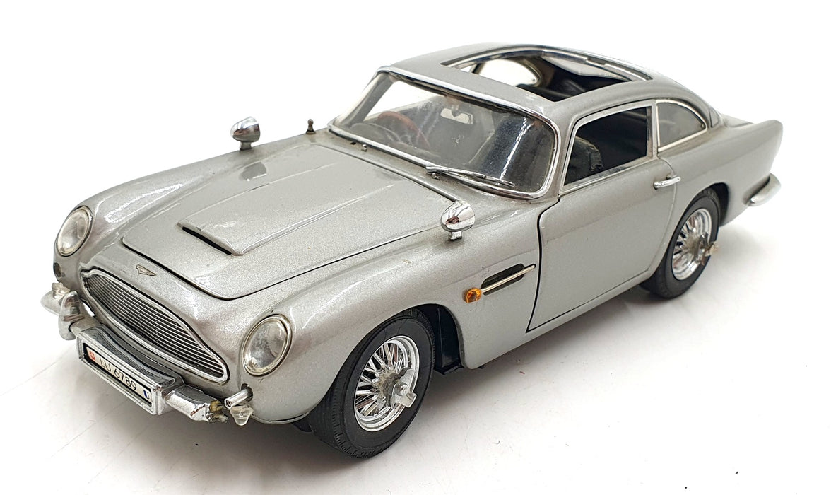 Danbury Mint 1/24 Scale Diecast DM048 - James Bond 007 Aston Martin DB5 Silver