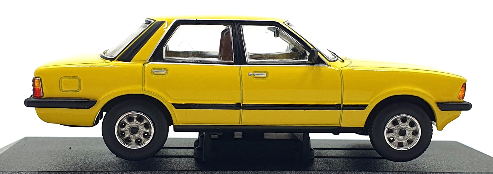 Vanguards 1/43 Scale VA15008 - Ford Cortina Mk5 2.0 GLS - Yellow