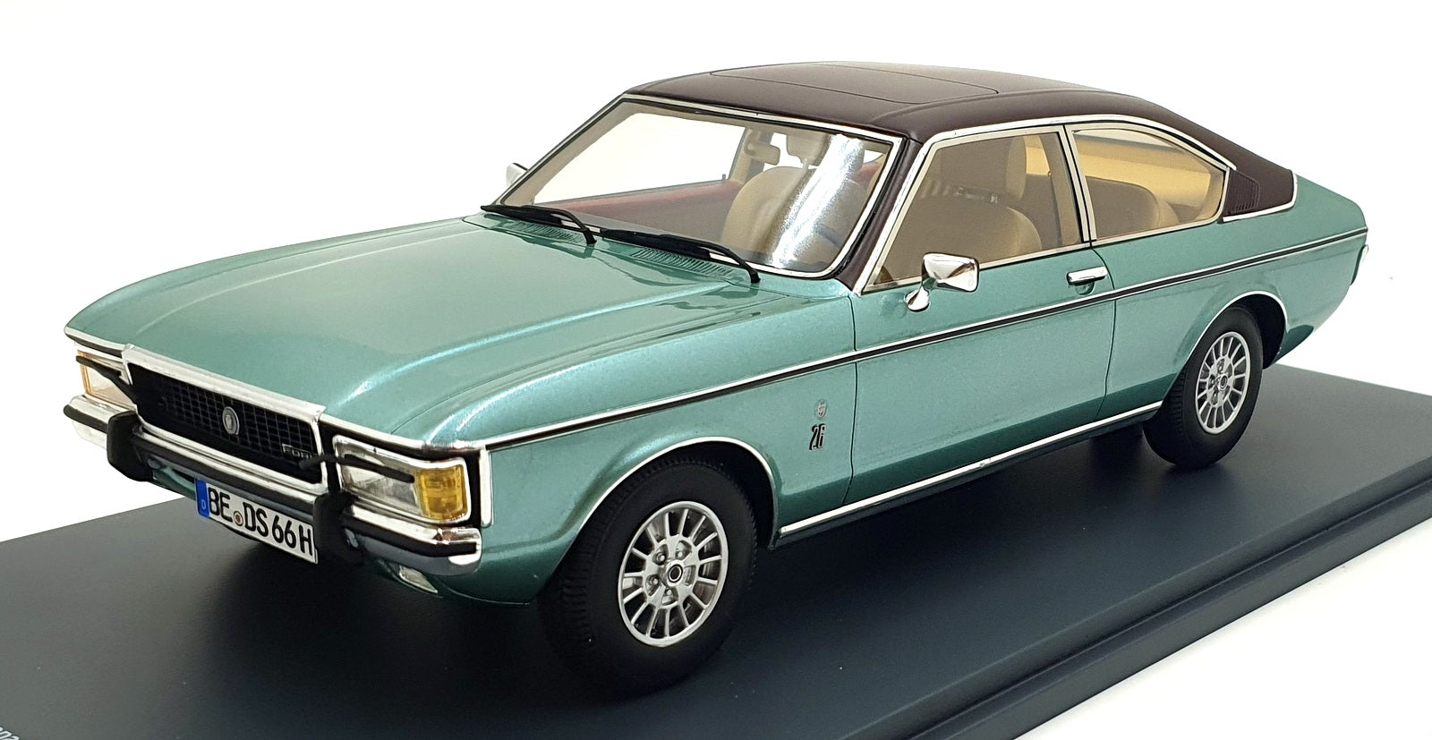 Schuco 1/18 Scale Resin 45 004 9200 - 1974 Ford Granada Coupe - Green