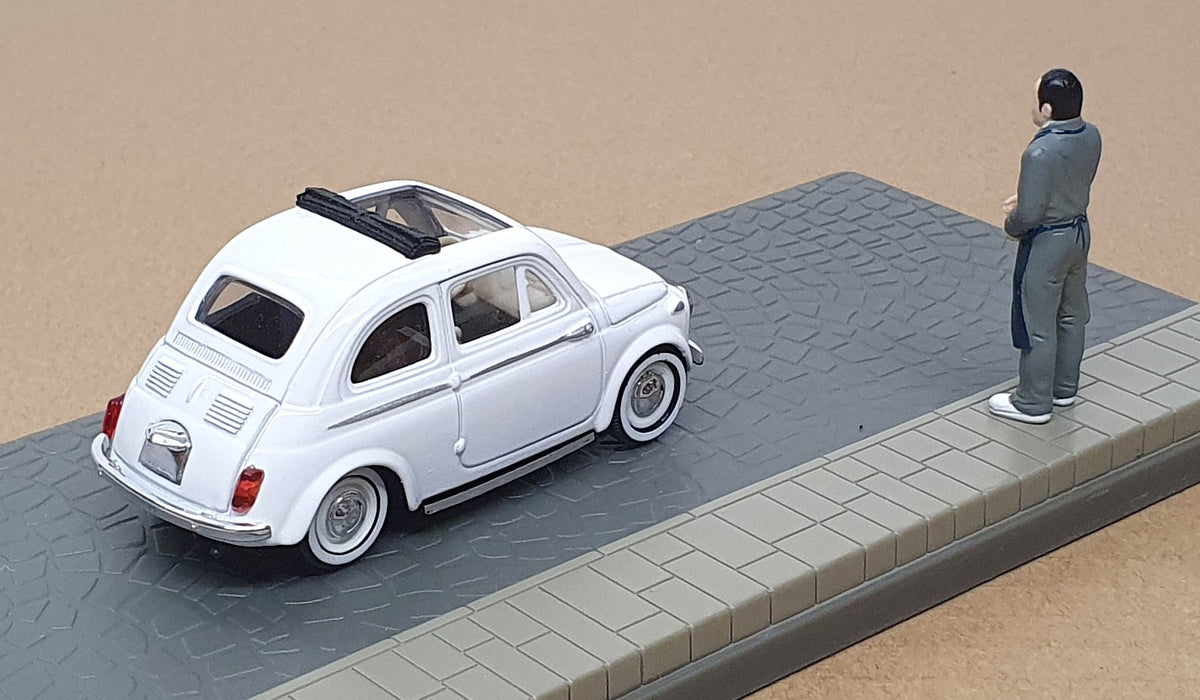 Solido 1/43 Scale Diecast SD005 - 1957 Fiat 500 Diorama - White