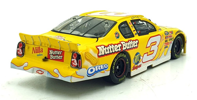 Action 1/24 Scale 102542 - Chevrolet 2002 NASCAR #3 Nilla Wafers - Earnhardt Jr.