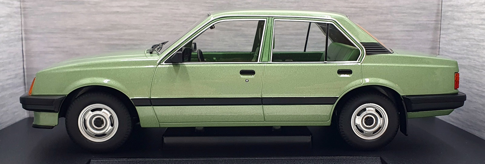 Model Car Group 1/18 Scale MCG18458 - Opel Ascona C - Met. Green