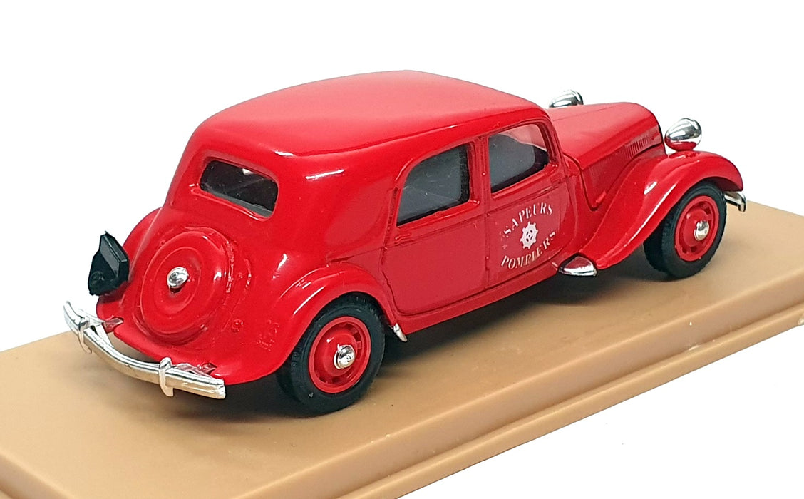 Solido 1/43 Scale No. 32 - 1938 Citroen 15CV French Fire Car - Red