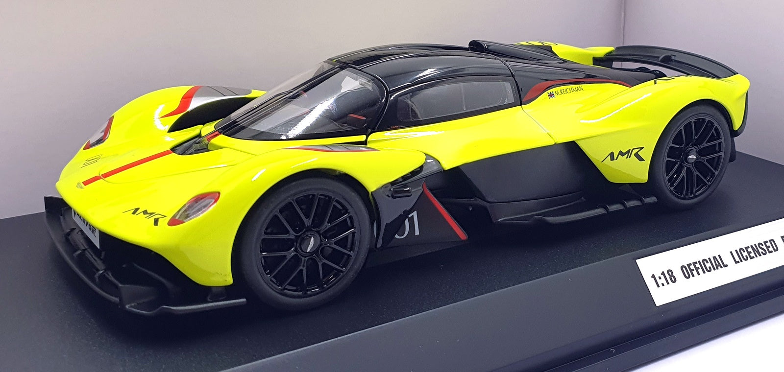 CMJ 1/18 Scale Diecast DC118AMVKLG - Aston Martin Valkyrie - Lime Green