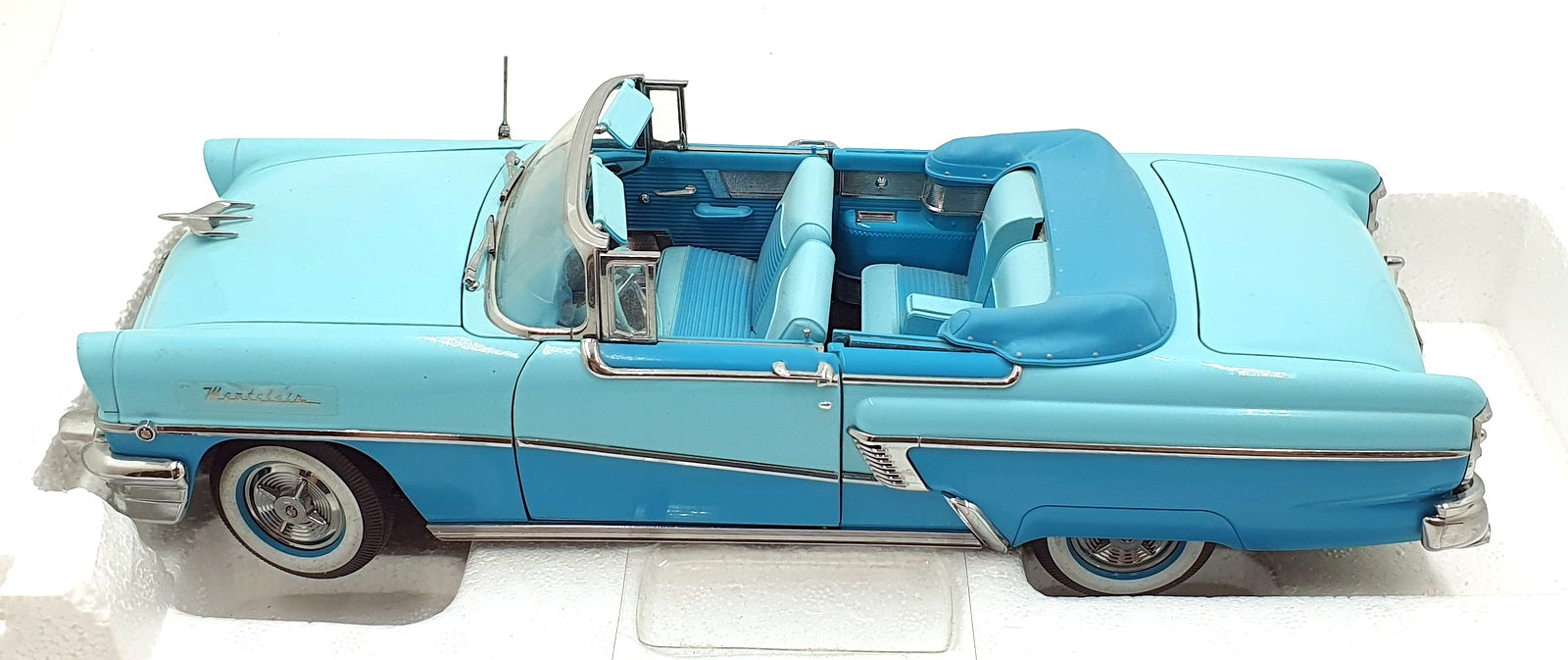 Sun Star 1/18 Scale Diecast 5131 - 1956 Mercury Montclair Convertible -Blue