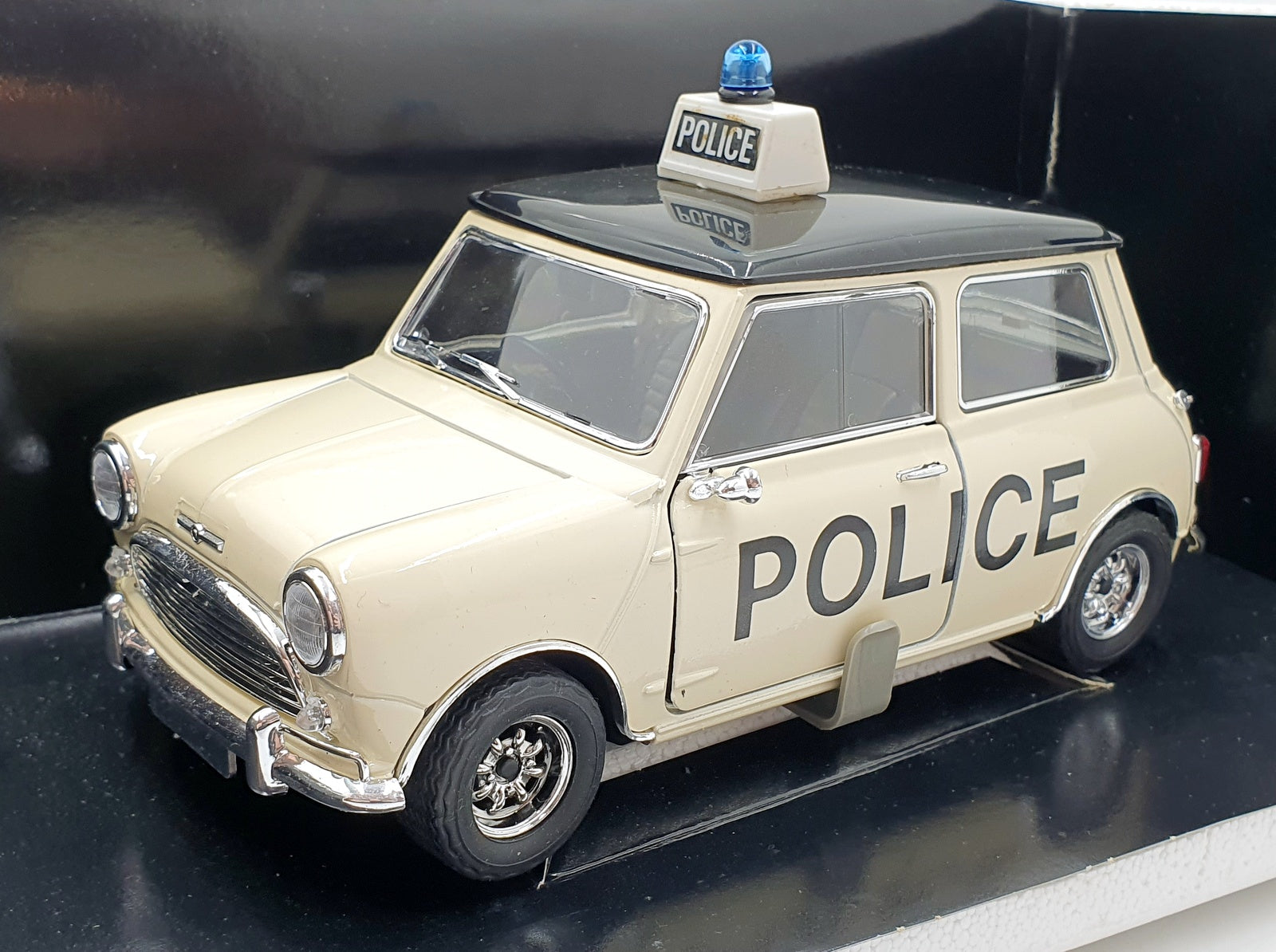 Solido 1/16 Scale Diecast 7190-4 - Mini Cooper Police - Cream/Black