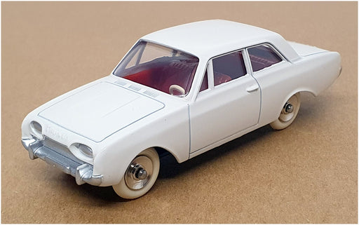 Atlas Editions Dinky Toys 559 - Ford Taunus 17M - White