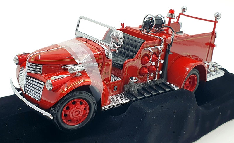 Road Signature 1/24 Scale 20068 - 1941 GMC Firetruck - Red