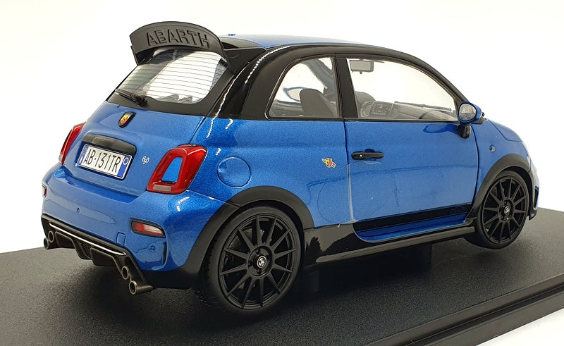 Solido 1/18 Scale Diecast S1811303 - 2002 Fiat 695 Abarth Tributo 131 Rally