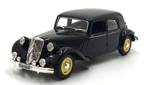 Norev Hachette 1/43 Scale FN7031 - 1952 Citroen 15 CV Gendarmerie