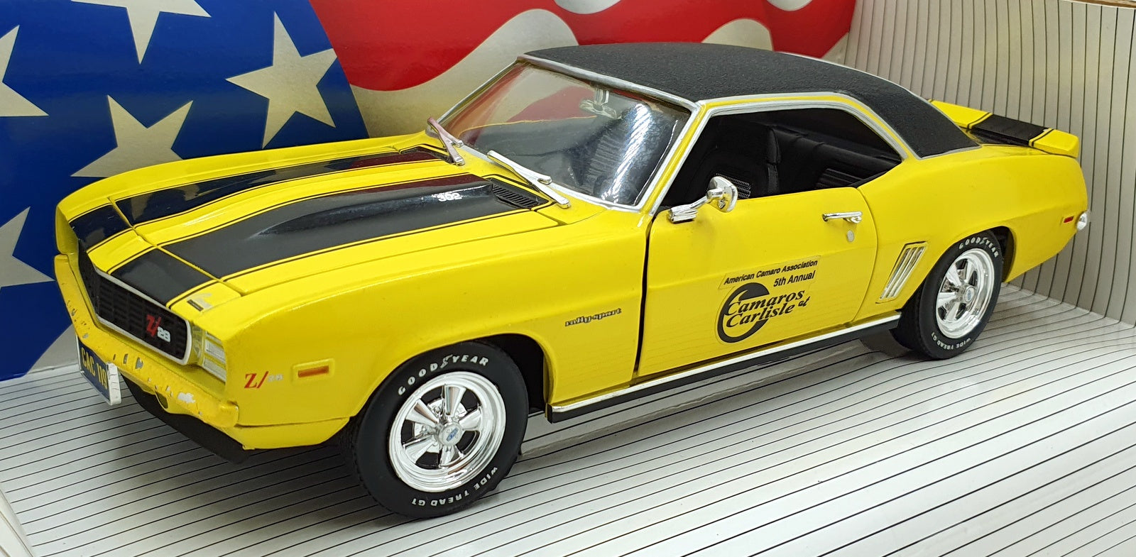 Ertl 1/18 Scale Diecast 7366 - 1969 Chevrolet Camaro Z/28 - Yellow/Black