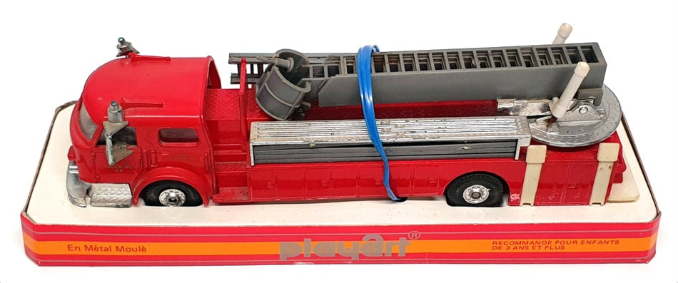 Model Power Playart 24523A - American LaFrance Fire Engine Baltimore - Red