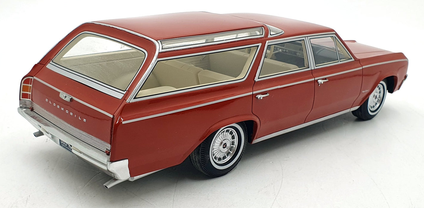 BOS Models 1/18 Scale Resin BOS186 - Oldsmobile Vista Cruiser - Red