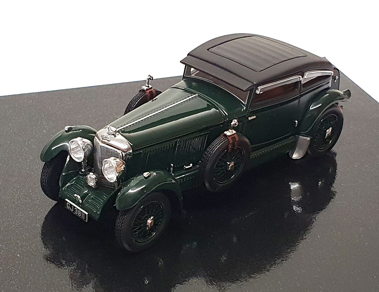 Minichamps 1/43 Scale BL465 - Bentley Speed Six The Blue Train Car - Green