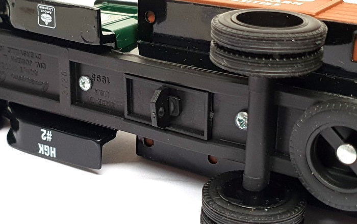 Ertl Appx 18cm Long 3720 - 1931 International Stake Truck With Crates Coin Bank