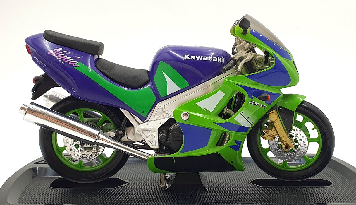Guiloy 1/10 Scale 13673 - Original Miniatures Kawasaki ZX6R Motorcycle - Green
