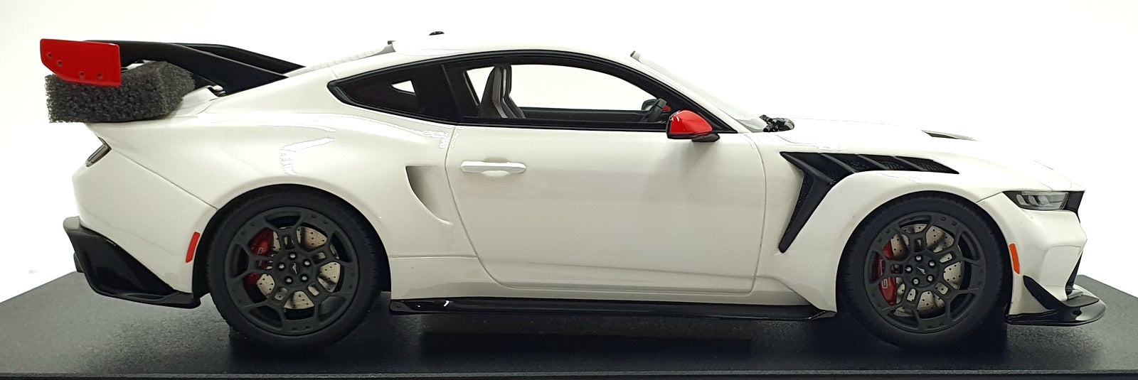 GT Spirit 1/18 Scale Resin GT956 - Ford Mustang GTD - White