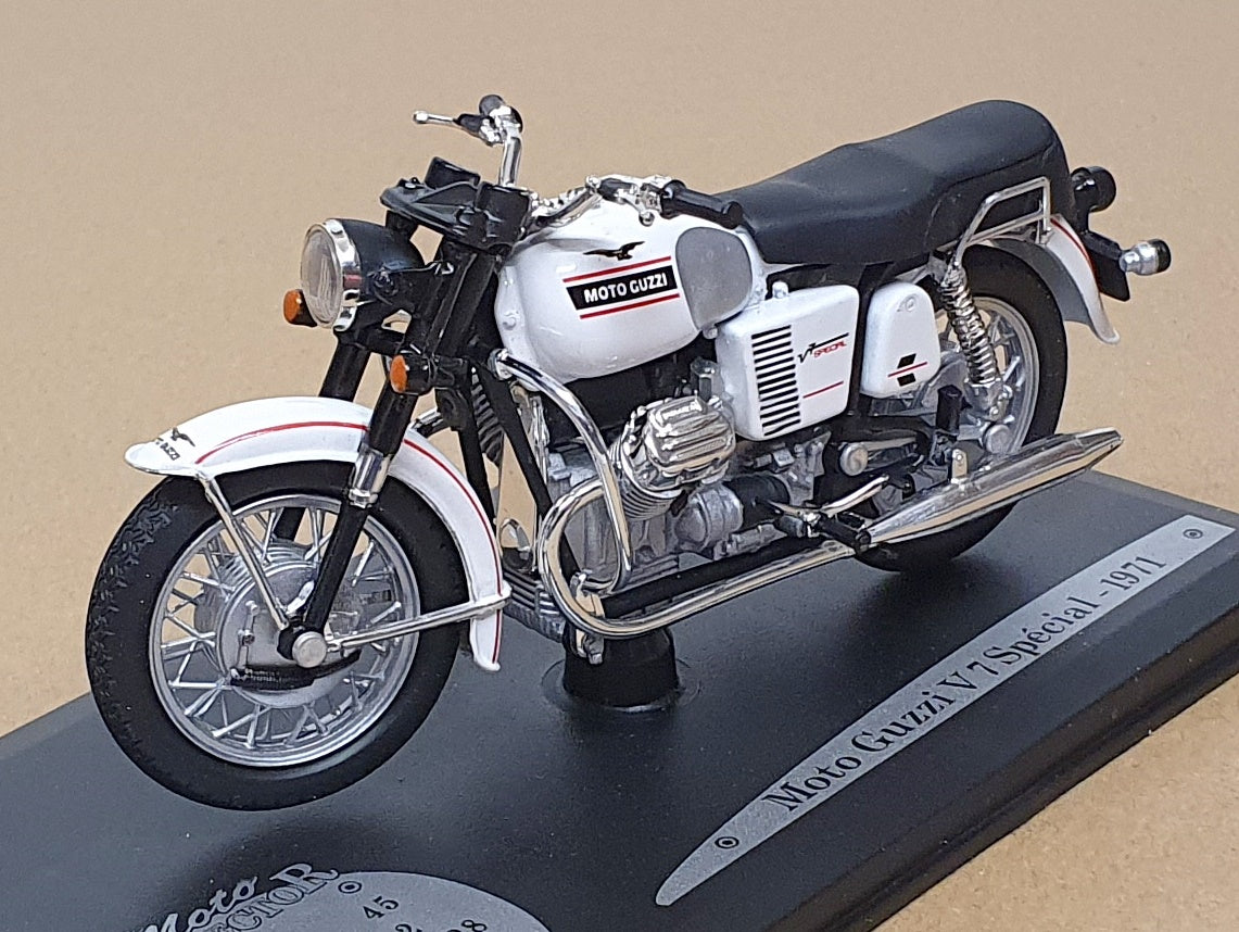 1971 - Joe + Moto Guzzi 750 V7 Spécial - Models - Motorcycles