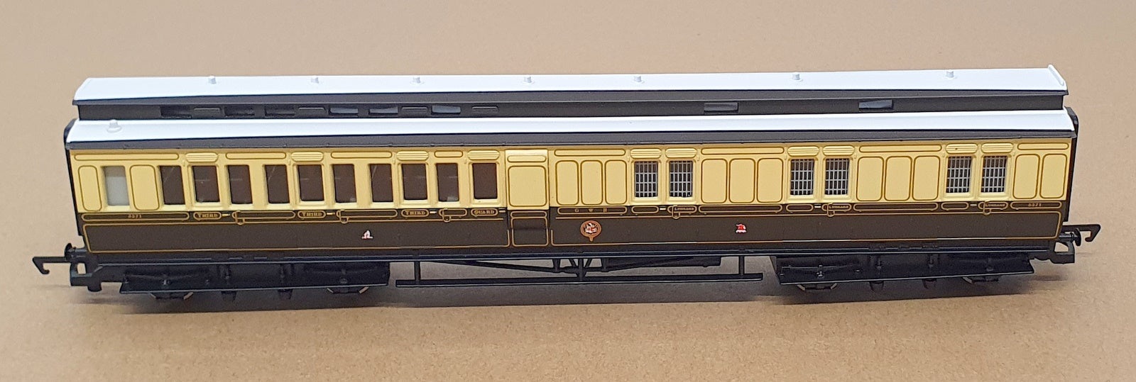 Hornby OO Gauge (1/76) R 4120C - GWR Clerestory Brake Coach 3371