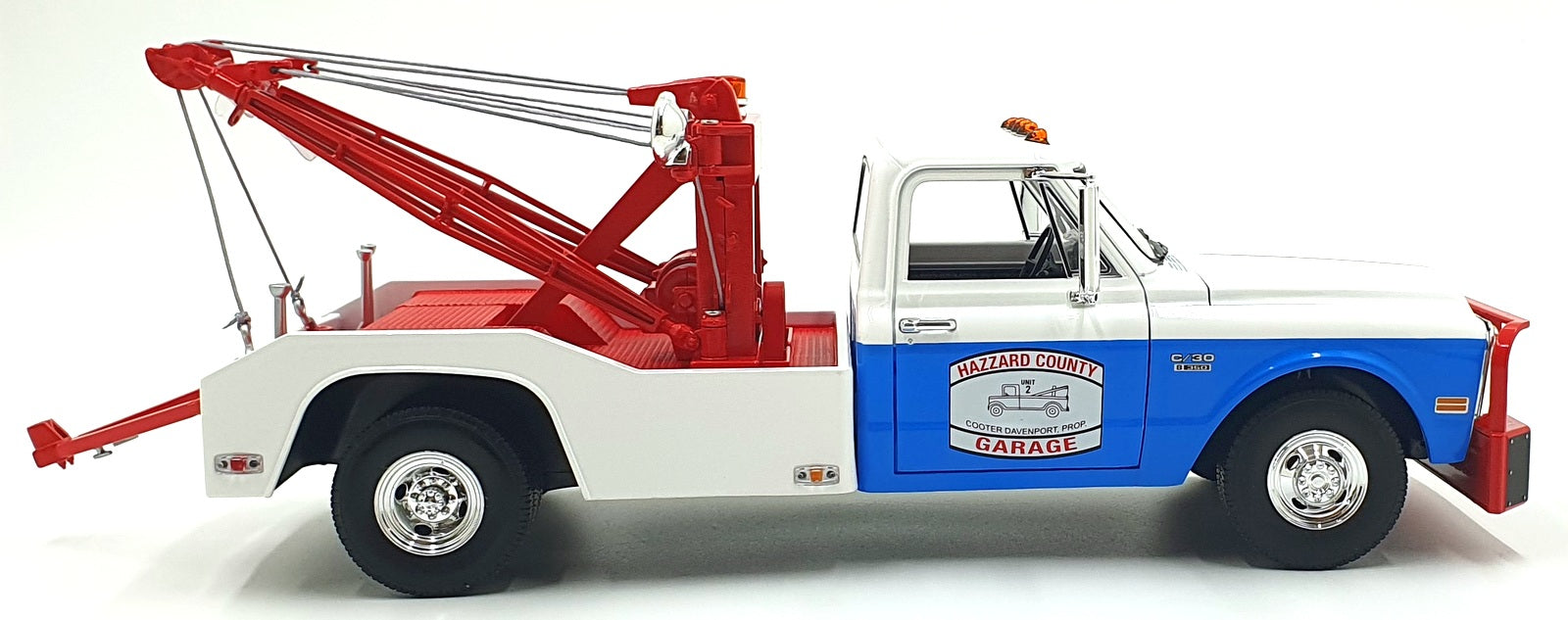 Greenlight 1/18 Scale 13622 - 1969 Chevrolet C-30 Dually Wrecker - County Garage