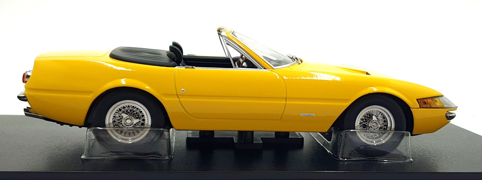 KK Scale 1/18 Scale KKDC180615 - 1969 Ferrari 365 GTS/4 - Yellow