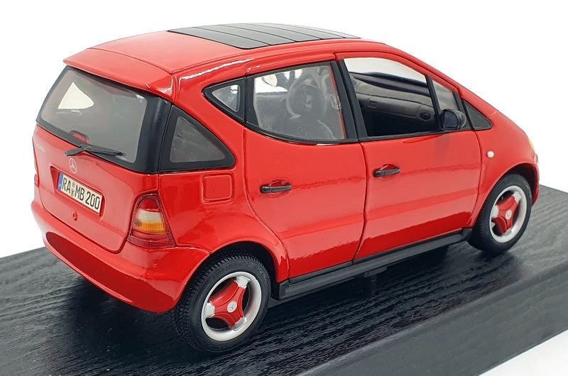 Maisto 1/18 Scale Diecast 31841 - Mercedes-Benz A-Class 1997 - Red