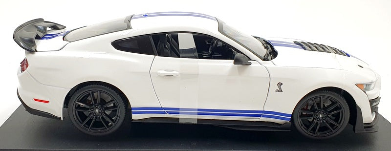 Maisto 1/18 Scale Diecast 46629 - 2020 Mustang Shelby GT500 - White/Blue