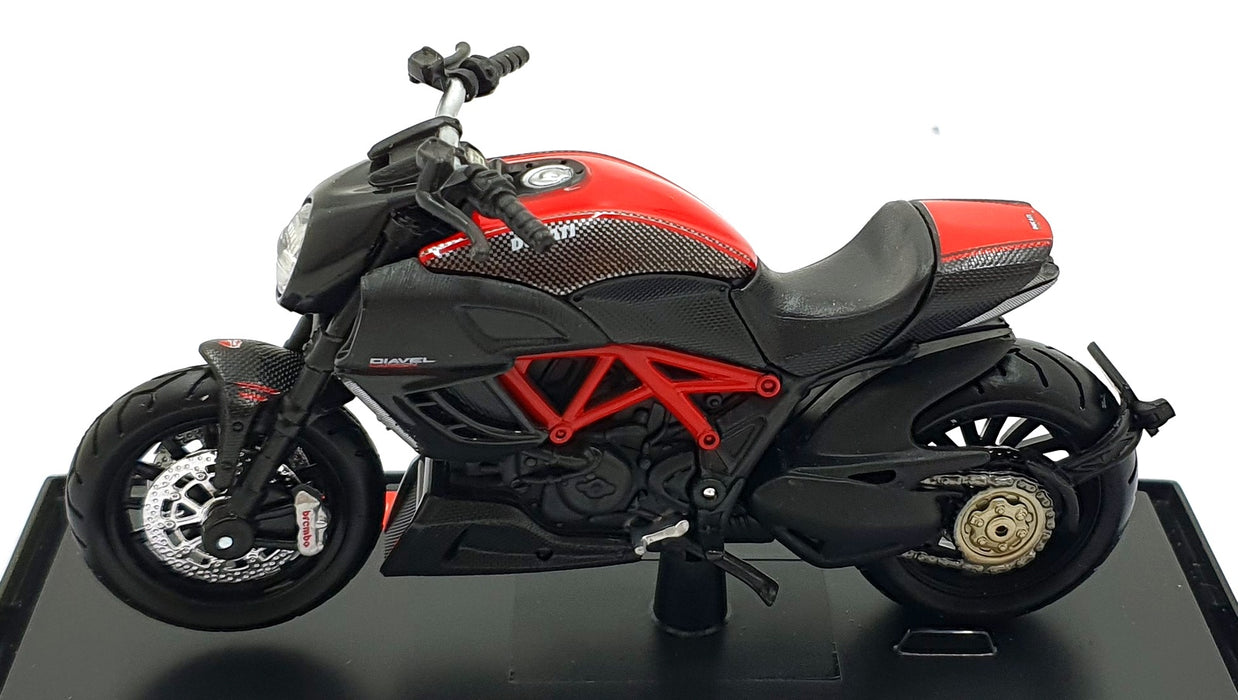Maisto 1/18 Scale 39300 - Ducati Diavel Carbon Motorbike - Black/Red