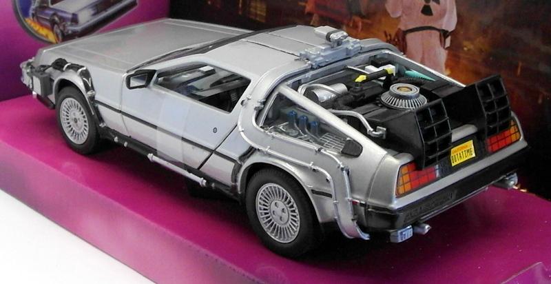 Welly 1/24 Scale 22443W Delorean Time Machine - Back To The Future