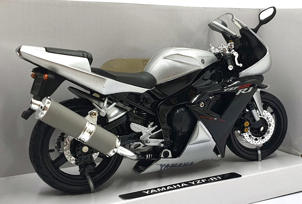 New Ray 1/12 Scale Diecast 53793 - Yamaha YZF-R1 - Black/Silver