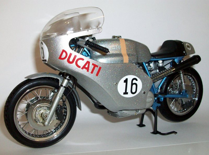 Minichamps 1/12 Scale - 122 720016 Ducati 750 Paul Smart Imola 1972