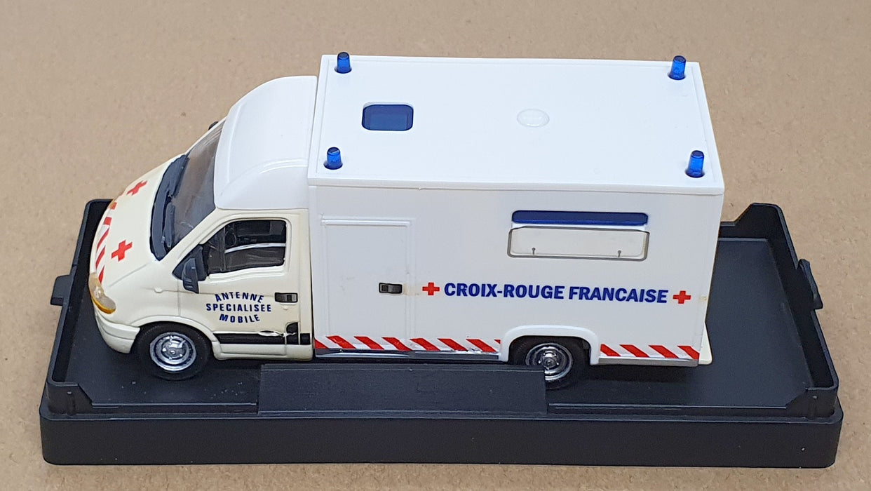 Solido 1/50 Scale 98014 - Renault Master Croix Rouge Ambulance - White