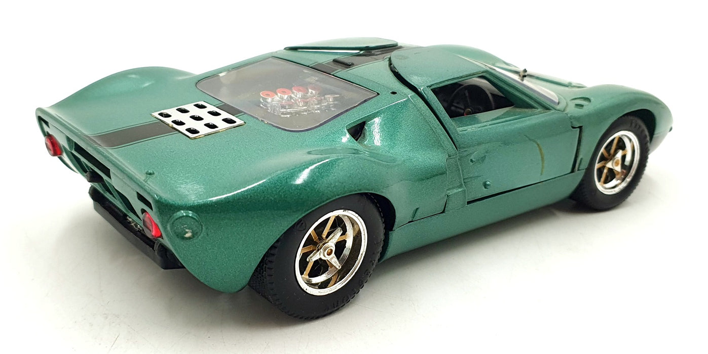 Universal Hobbies 1/18 Scale Diecast 22426J - Ford GT 40 - Green/Black