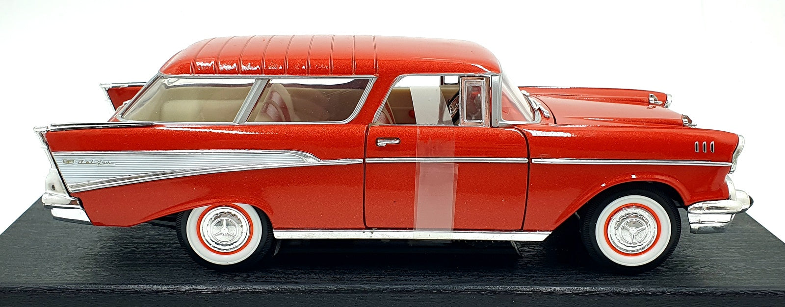 Road Tough 1/18 Scale Diecast 92088 - 1957 Chevrolet Nomad - Orange