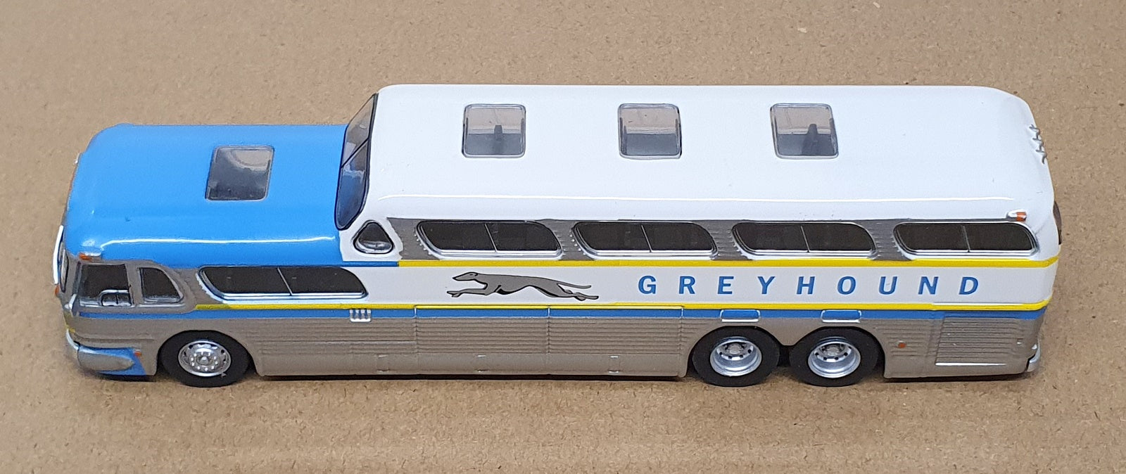 DeAgostini 1/72 Scale C005 - Greyhound Bus Coach  - Blue/White/Silver