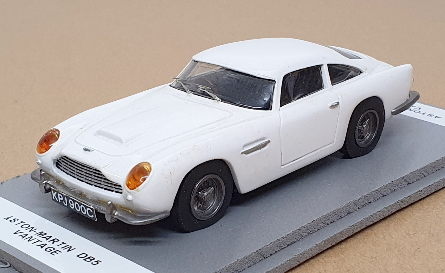 Grand Prix Models 1/43 Scale Built Kit GPM02W - Aston Martin DB5 Vantage - White