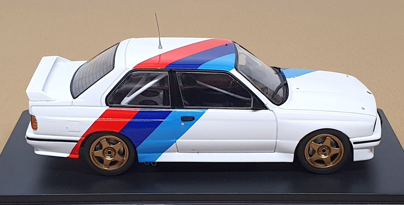 Whitebox 1/24 Scale WB124244 - 1989 BMW M3 (E30) White/Blue/Red