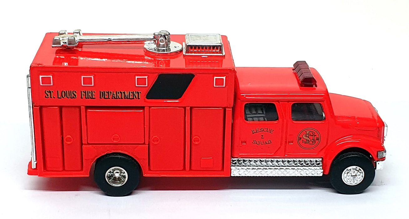 Road Champs 1/64 Scale 64605 - International Truck St. Louis Fire Dept. - Red
