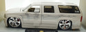 Jada 1/18 Scale Diecast 63152 - Chevrolet Suburban - White