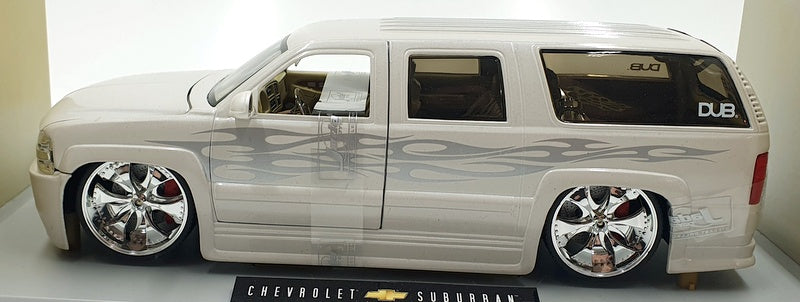 Jada 1/18 Scale Diecast 63152 - Chevrolet Suburban - White