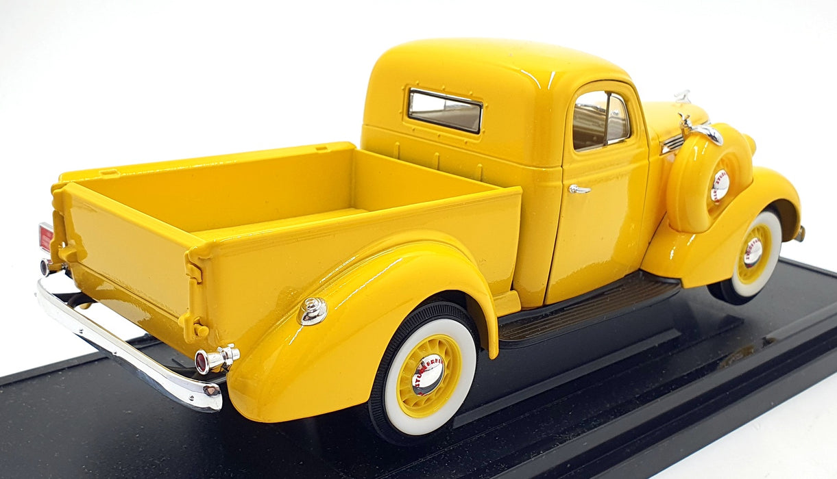 Road Signature 1/18 Scale 92458 1937 Studebaker Coupe Express Pick-Up Yellow