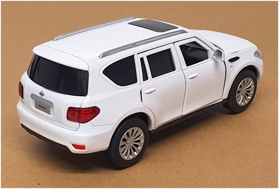 Tayumo 1/32 Scale Pull Back & Go 32115013 - Nissan Patrol Y62 - White