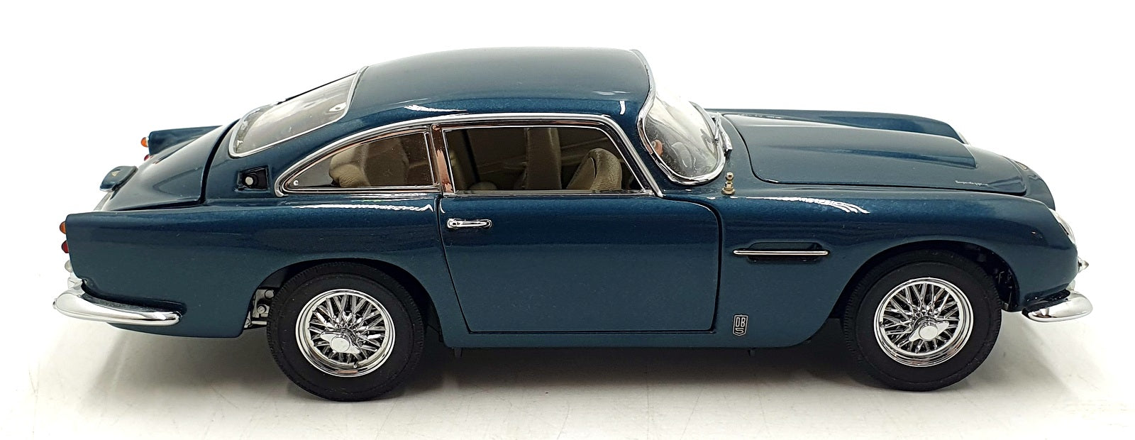 Danbury Mint 1/24 scale Diecast AMLE01 - 1964 Aston Martin DB5 - Blue