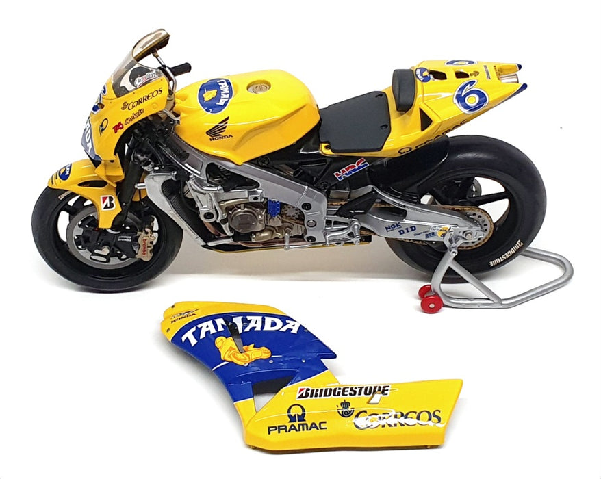 Minichamps 1/12 Scale 122 041006 - Honda RC211V M. Tamada MotoGP 2004