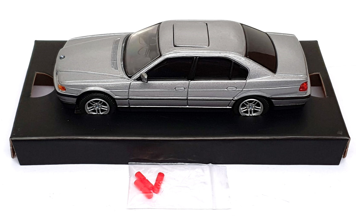 Corgi 1/36 Scale CC05105 - BMW 750iL Bond 007 Tomorrow Never Dies - Met. Grey
