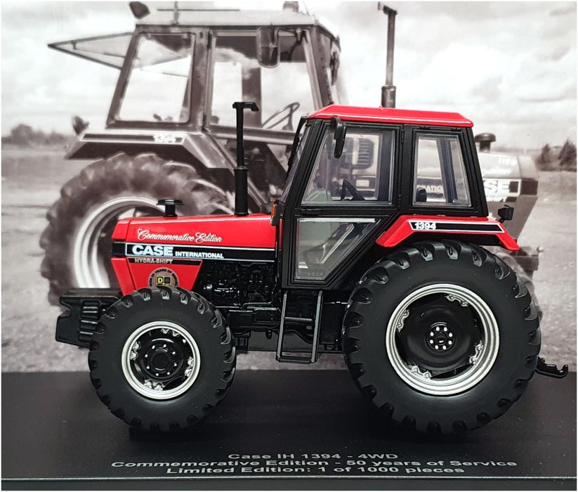 Universal Hobbies 1/32 Scale Diecast UH6435 - Case International Tractor - Red